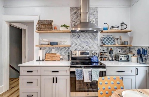 Urban Core Apartment | Forth House - charming 2 BR apt in historic SPR!