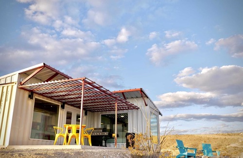 Terlingua House | Fossil Knob Ridge -Mariscal: Ultra Modern Container Home