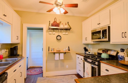 Natchez Cottage | Foster Mound Cottage - Perfect for a Cozy Getaway with 2 Bedrooms and Pet-Friendly Amenities!