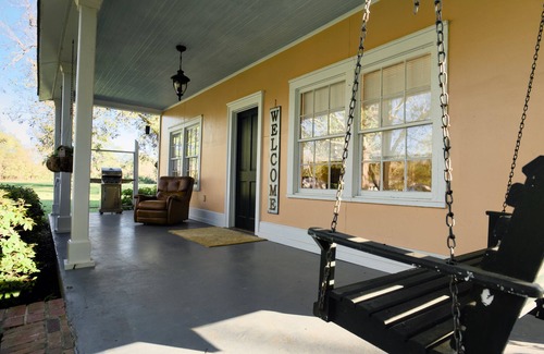 Natchez Cottage | Foster Mound Cottage - Perfect for a Cozy Getaway with 2 Bedrooms and Pet-Friendly Amenities!