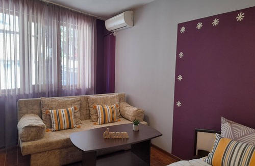 Dragijevo Apartment | Fotiadis boutique purple room