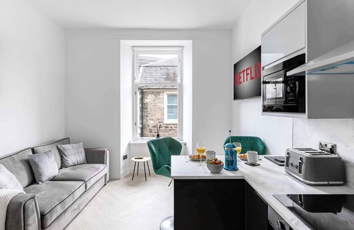 Rothesay Apartment | Fountain View Apartment- Pet Friendly Apartment