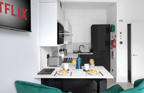 Rothesay Apartment | Fountain View Apartment- Pet Friendly Apartment