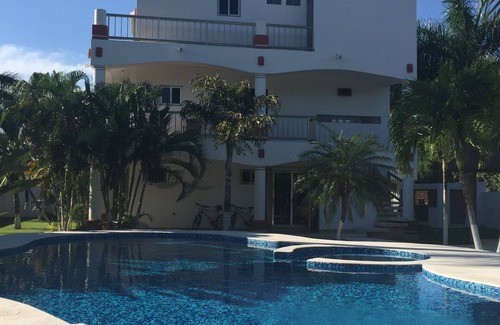 Costa Maya House | Four Bedrooms steps from San Francisco Beach and Paradise Beach
