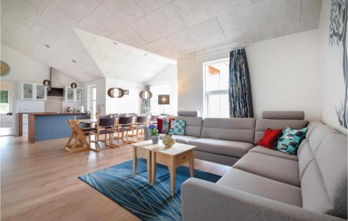 Krejbjerg House | Four-Bedroom Holiday Home In Ejstrupholm
