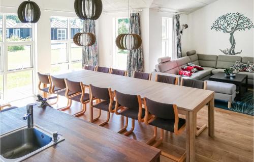 Krejbjerg House | Four-Bedroom Holiday Home In Ejstrupholm