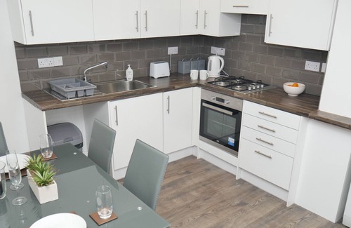 Northampton House | Four bedroom sleeps 8, three story house
