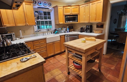 Armbrust House | Four Bedroom With Heated Swimming Pool Between Laurel Highlands & Pittsburgh