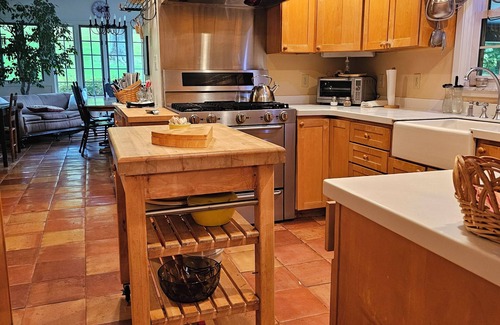 Armbrust House | Four Bedroom With Heated Swimming Pool Between Laurel Highlands & Pittsburgh