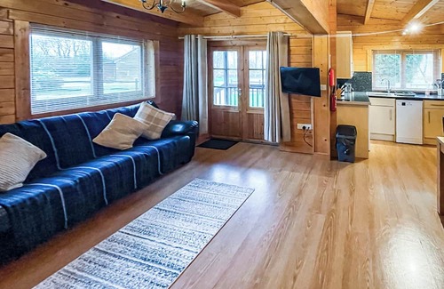 Broadwindsor Ski Chalet | Four berth lodge with one master double and one twin each with wardrobe.