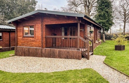 Broadwindsor Ski Chalet | Four berth lodge with one master double and one twin each with wardrobe.