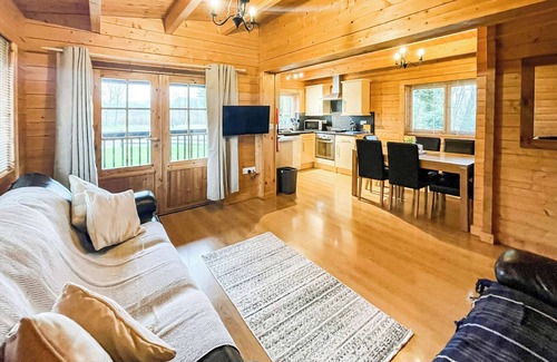 Broadwindsor Ski Chalet | Four berth lodge with one master double and one twin each with wardrobe.