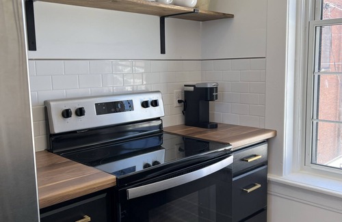 Vinton Apartment | Four Eleven Suites a Vintage Renovation in Downtown Vinton