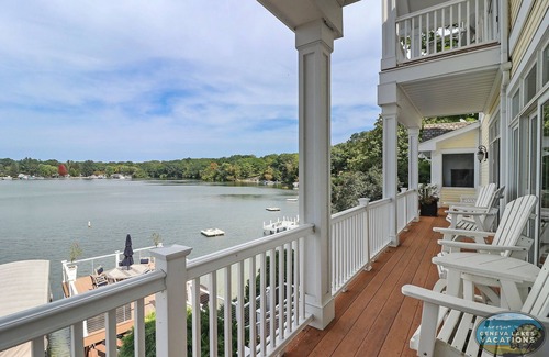 Lauderdale Lakes House | Four Gables on Green Lake |Luxury Lakefront Home|Water Views|Hot Tub|Pier