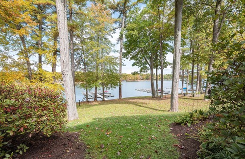 Blakeslee House | Four Hooppole South G6 | Lakefront Views + Access to Beach Area & Dock!