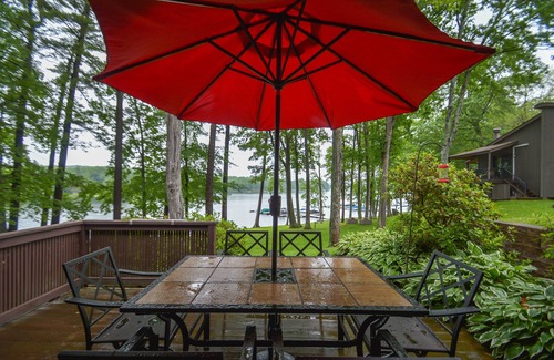 Blakeslee House | Four Hooppole South G6 | Lakefront Views + Access to Beach Area & Dock!