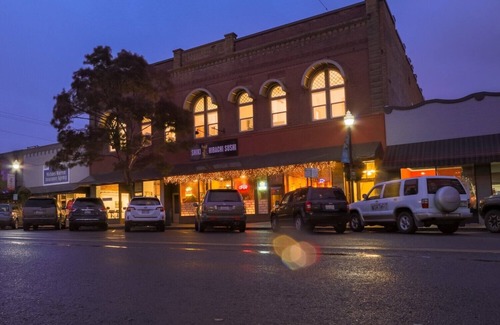 Walla Walla Apartment | Four — King Bed, Historic Downtown Apartment in Nicely Appointed Building on Main Street