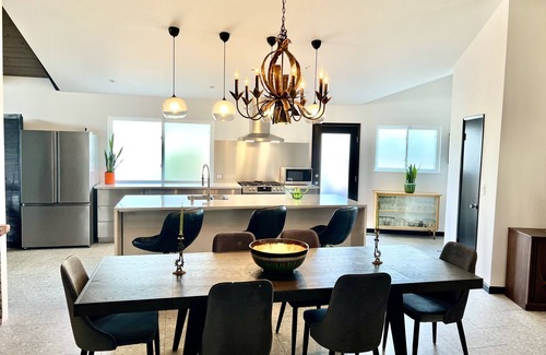Sunset House | Four king size bedrooms with 5 bathrooms and a pool with a view of Mt. Shasta