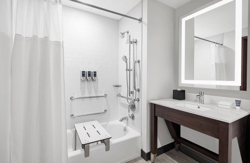 Queens Hotel | Four Points by Sheraton Flushing