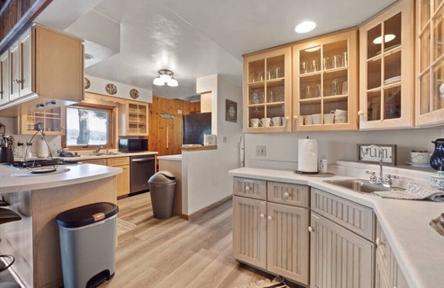 Pine River House | Four Season Lake House with Incredible Views and Lake Frontage/Sleeps 24