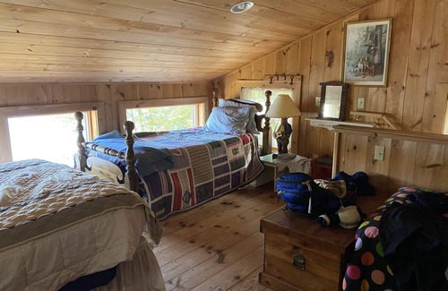 Bryant Pond Cottage | Four Season Vacation Camp Located Directly on North Pond