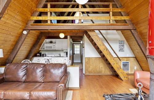 June Lake Cabin | Four Seasons Cabin 1 with enchanting forest views