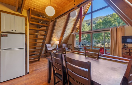 June Lake Cabin | Four Seasons Cabin 3 with Sierra views