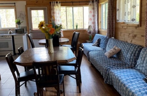 Dunchurch Cottage | Four seasons cottage escape. Beautiful place of privacy and wilderness.