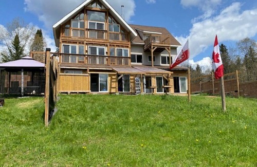 Dunchurch Cottage | Four seasons cottage escape. Beautiful place of privacy and wilderness.