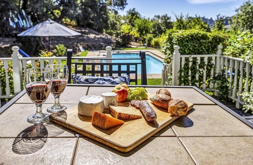 Healdsburg House | Four Sisters Escape sleeps 10, Healdsburg pool