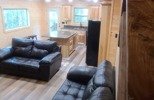 De Queen House | Four The Good Times (Cabin by De Queen Lake)