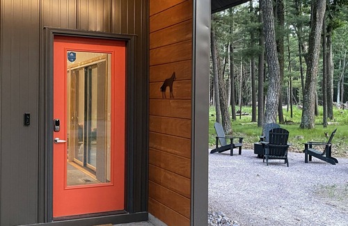 Wisconsin Dells Cabin | Fox Cabin @ Orange Tractor Retreat: 3BR ADA accessible cabin on 40 private acres