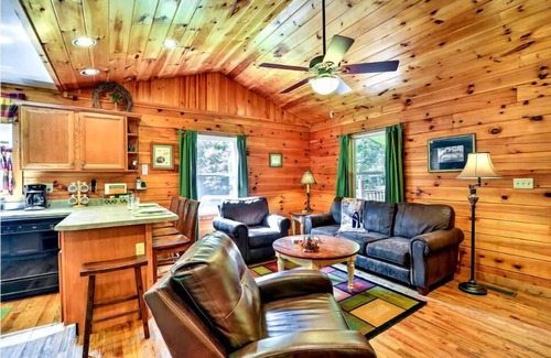 Bryson City Cabin | Fox Creek Combo | Sleeps 12, Creekside, Pet friendly