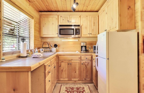 Mammoth Creek Cabin | Fox Creek Cottage located in Panguitch Lake