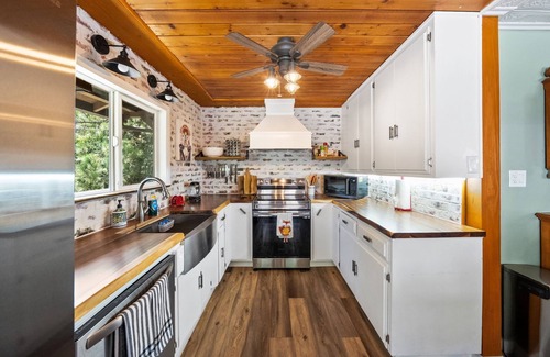 Idyllwild Cabin | Fox Den Lodge: Your Cozy Mountain Haven w/game room & Spa