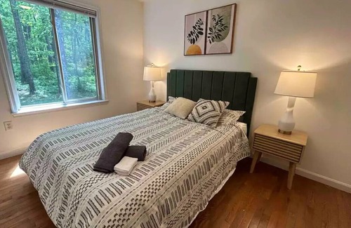 Linden House | Fox Hollow - Walk to Winery! Close to Shenandoah