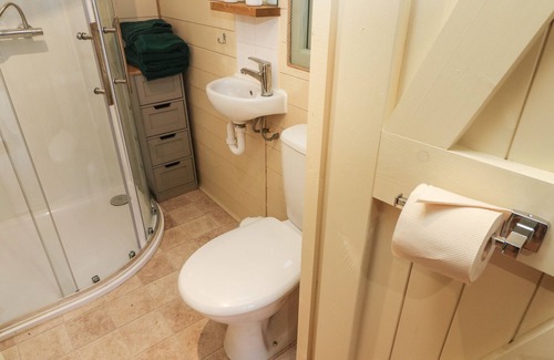Sutton-in-Craven Cottage | FOX, pet friendly, character holiday cottage in Cross Hills