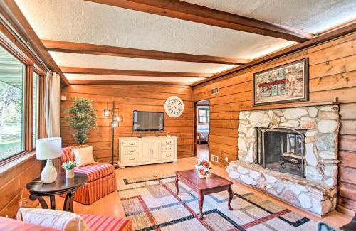 Fox River Grove House | Fox River Grove Home Pets Welcome!