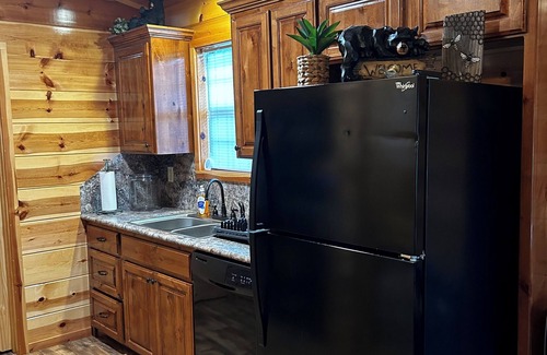 New Boston Cabin | Fox Run Cabin with WiFi and AC right on 130 mile Hike-Bike and Equestrian trail.