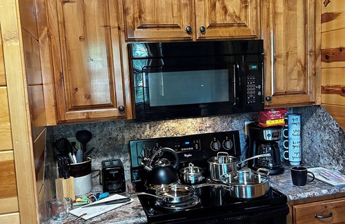 New Boston Cabin | Fox Run Cabin with WiFi and AC right on 130 mile Hike-Bike and Equestrian trail.