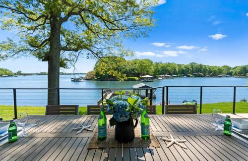 Westport House | Fox Run w/Heated Pool & Optional Boat Rental