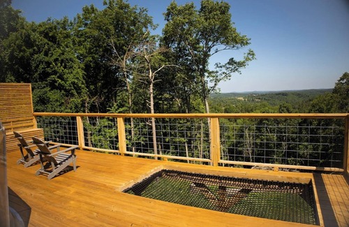 Eureka Springs Apartment | Fox Wood Dome with Indoor Jacuzzi and Mountain Views only 15 minutes from downtown Eureka Springs