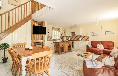 Gorran Cottage | FOXES DEN, pet friendly, with a garden in Gorran Haven