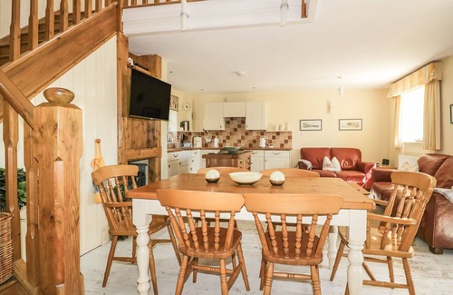 Gorran Cottage | FOXES DEN, pet friendly, with a garden in Gorran Haven