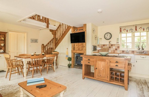 Gorran Cottage | FOXES DEN, pet friendly, with a garden in Gorran Haven