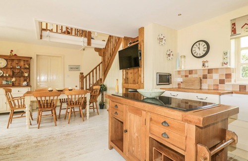 Gorran Cottage | FOXES DEN, pet friendly, with a garden in Gorran Haven