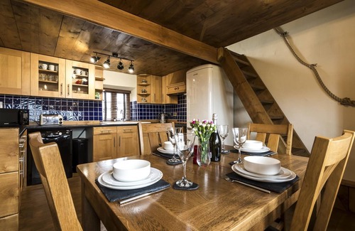 Tiers Cross House | Foxglove - Luxurious Barn Conversion - Blossom Farm