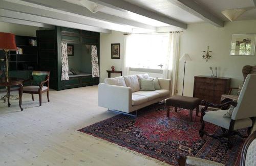 Ugledige House | Foxhouse