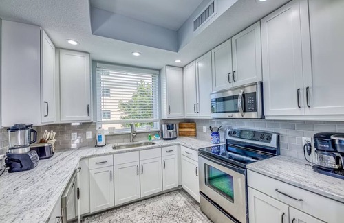 Ono Island Condo | Foxy Palmer Lost Key 205