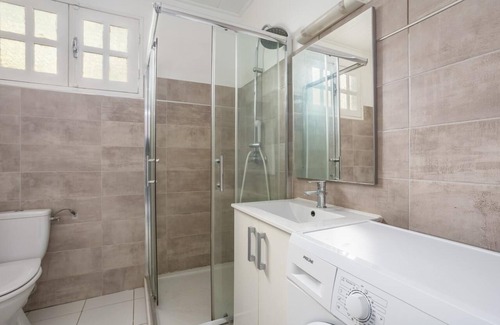 Saint-Joseph House | Foyal Toloman - Emeraude Lodge